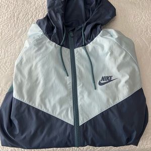 Men’s Medium Nike Windbreaker